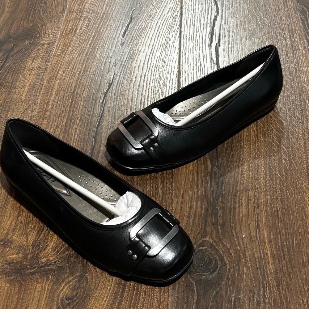 Trotters NEW “Sizzle” size 7.5